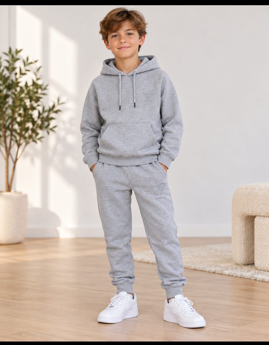 Compleu vătuit pentru băieți, 2 piese, gri deschis, cu hanorac și pantaloni sport 💙