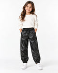 Pantaloni fete negri efect piele – model jogger