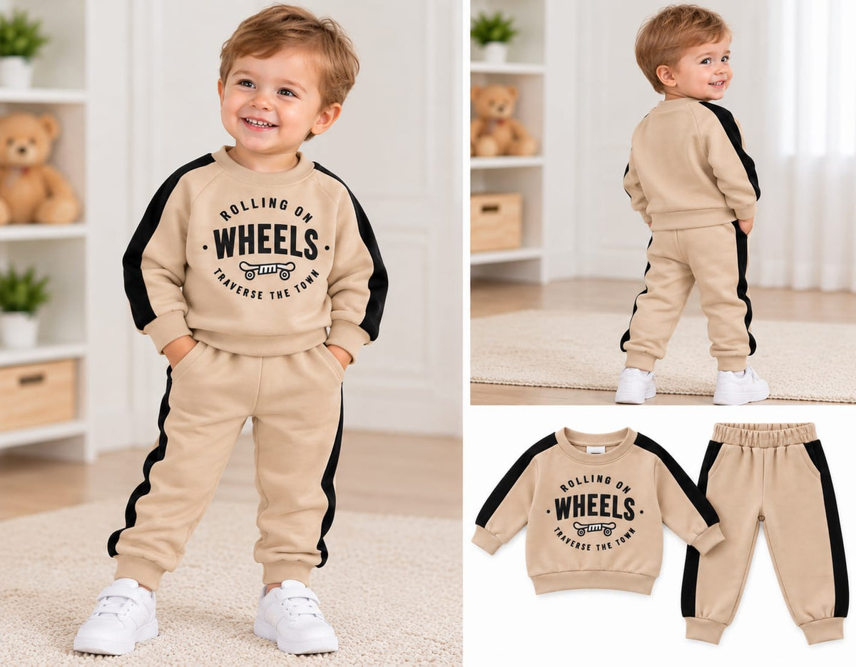 Compleu băieți Rolling on Wheels – bluză și pantaloni bej cu negru